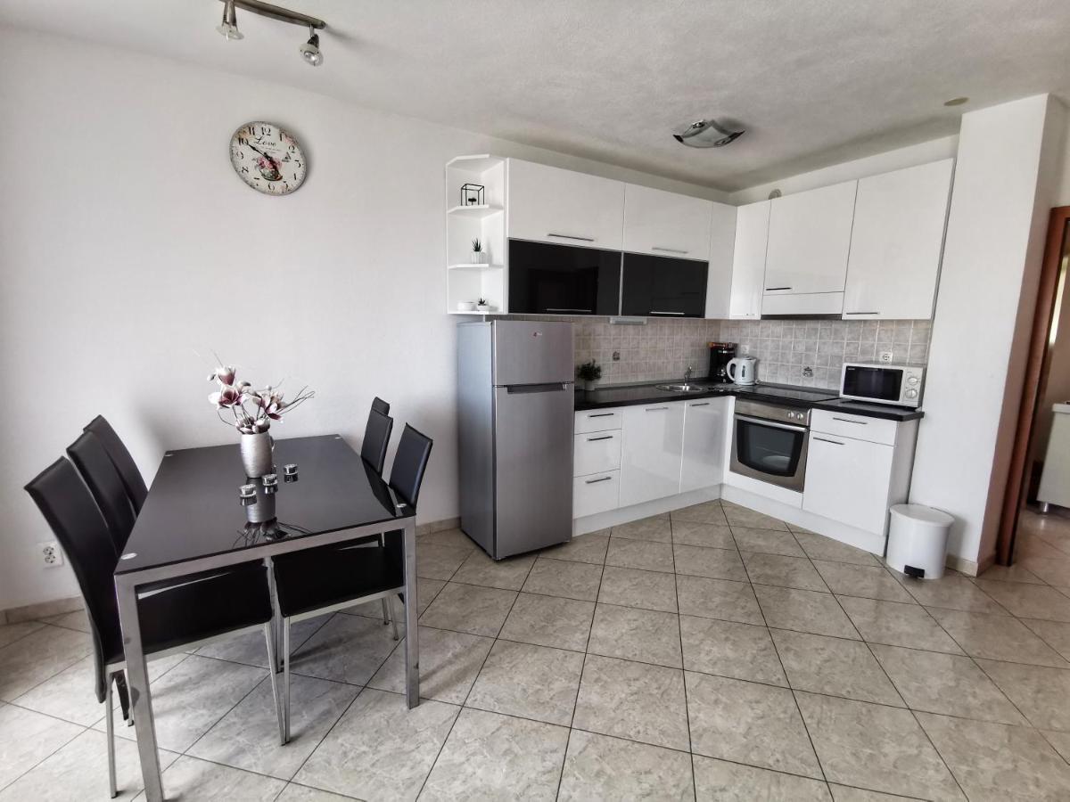 Apartments Villa Jelena เซเกต วรันยีชา ภายนอก รูปภาพ