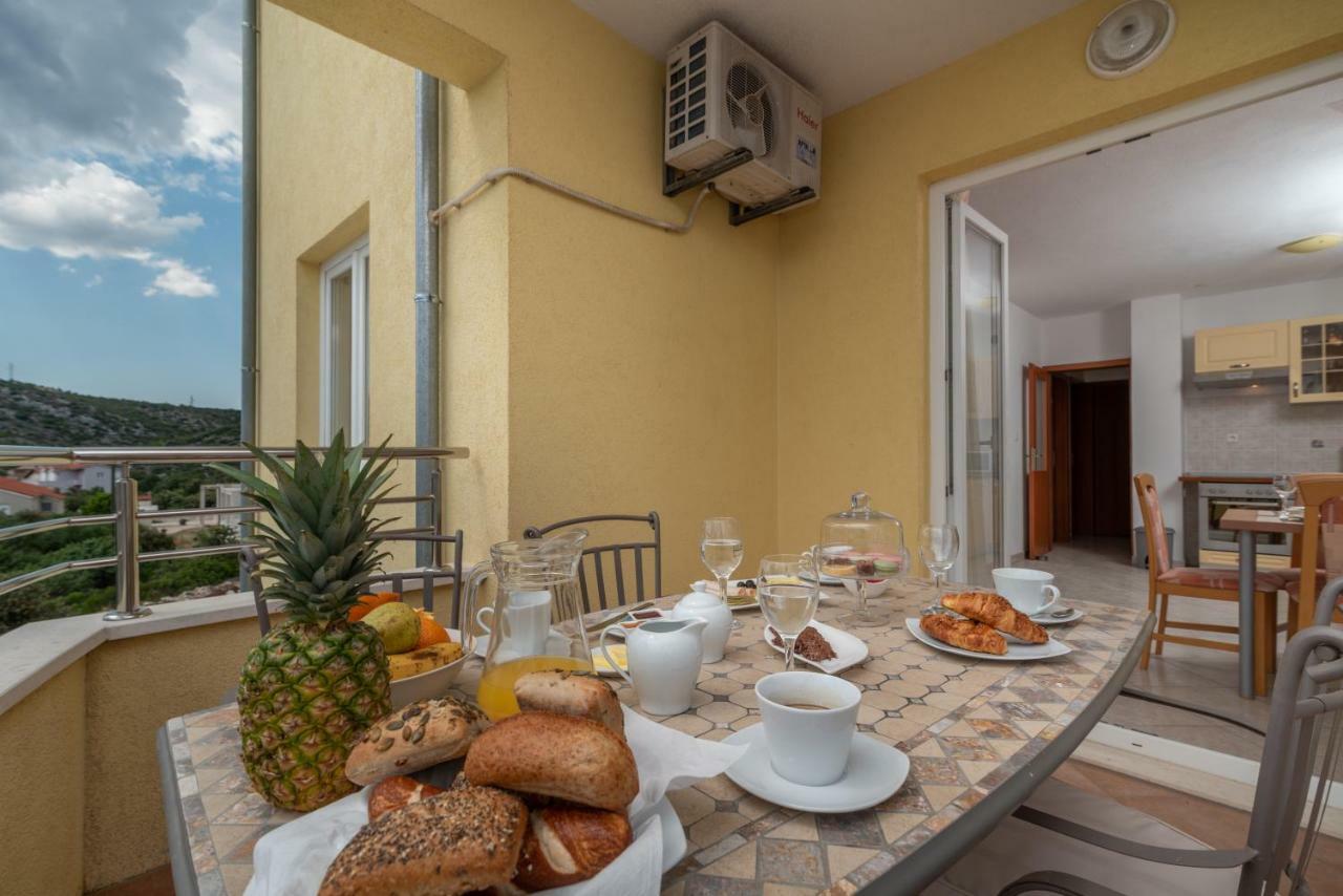Apartments Villa Jelena เซเกต วรันยีชา ภายนอก รูปภาพ